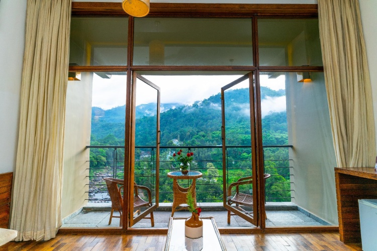 1 Bedroom Classic Double room with balcony and with mountain view
