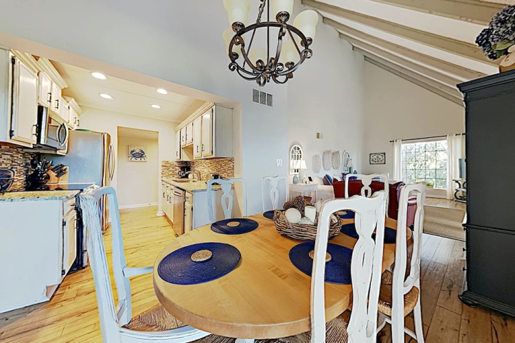 New Listing! Sunny Seascape W/ 5 Pools 3 Bedroom Condo