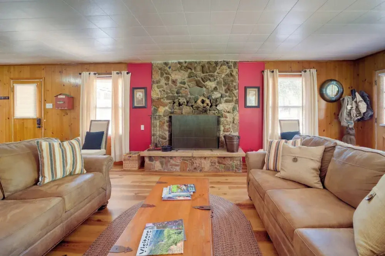 Payson Vacation Rental Cabin w/ Grill + Fire Pit!