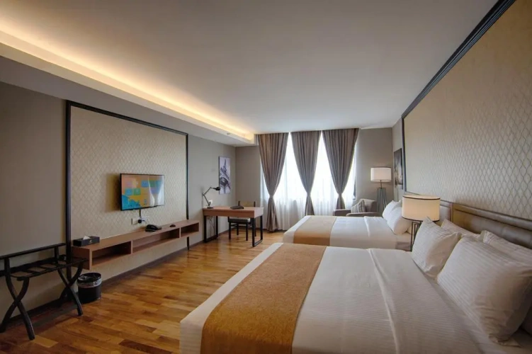 Deluxe Quadruple Family room