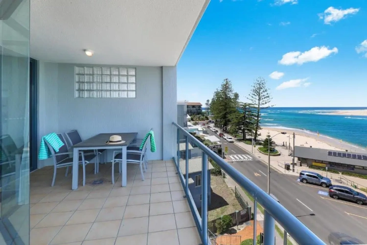 2 Bedrooms Apartment with sea view