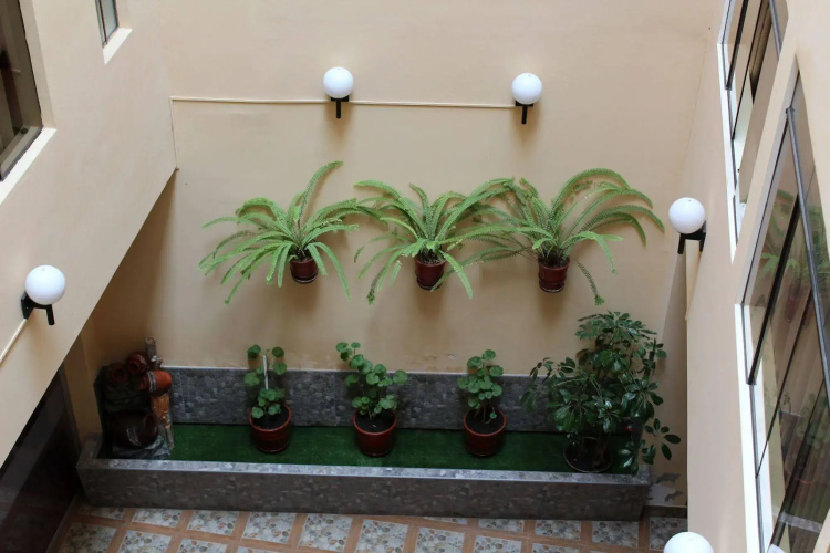 Yuraq Hotel