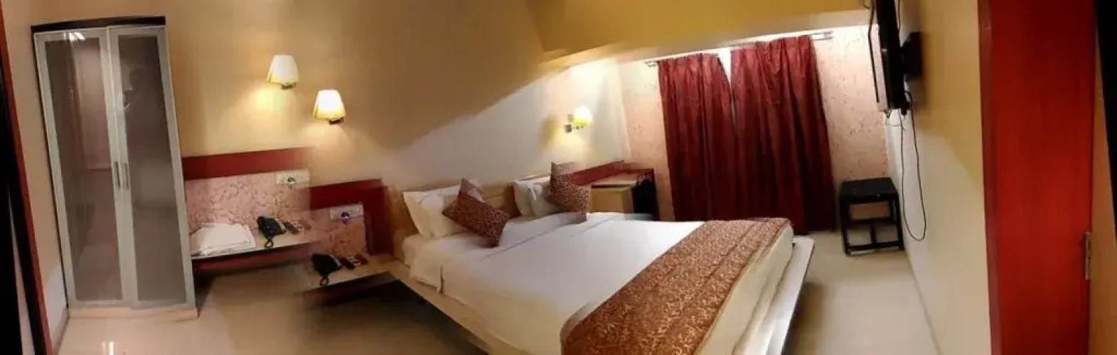 Hotel Yash Grand