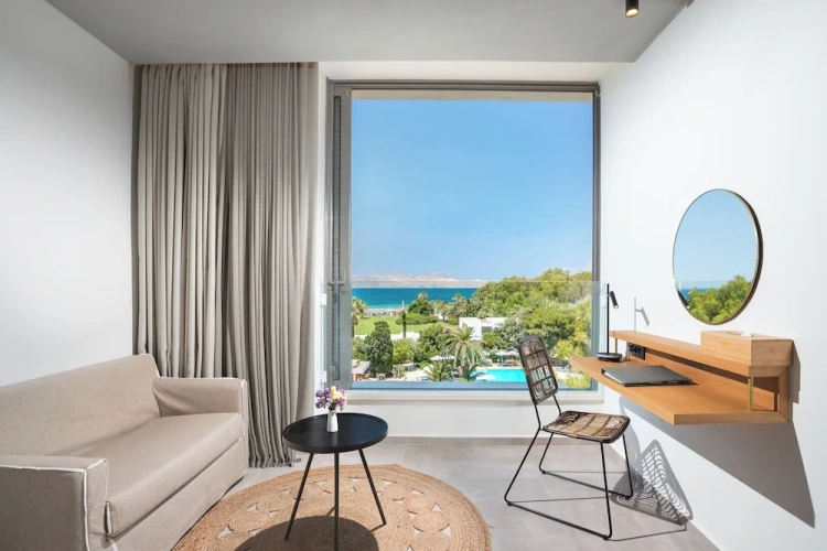 Standard Triple room with sea view