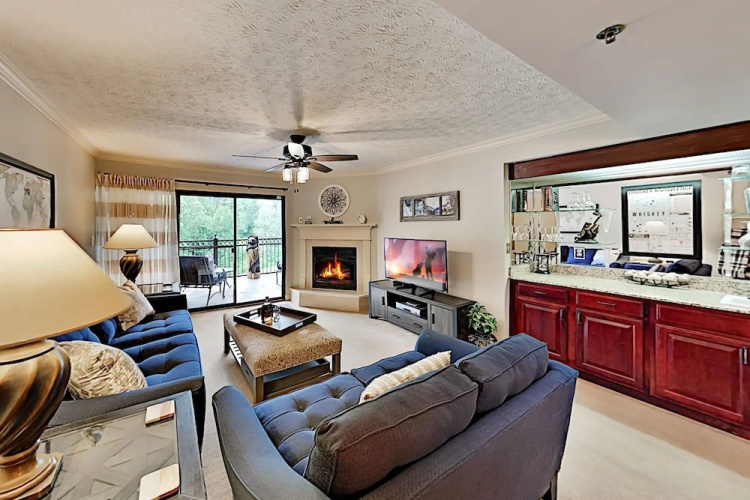 210roarh 2 Bedroom Condo