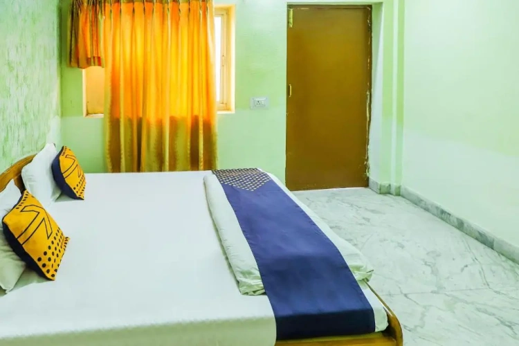 Standard Triple room