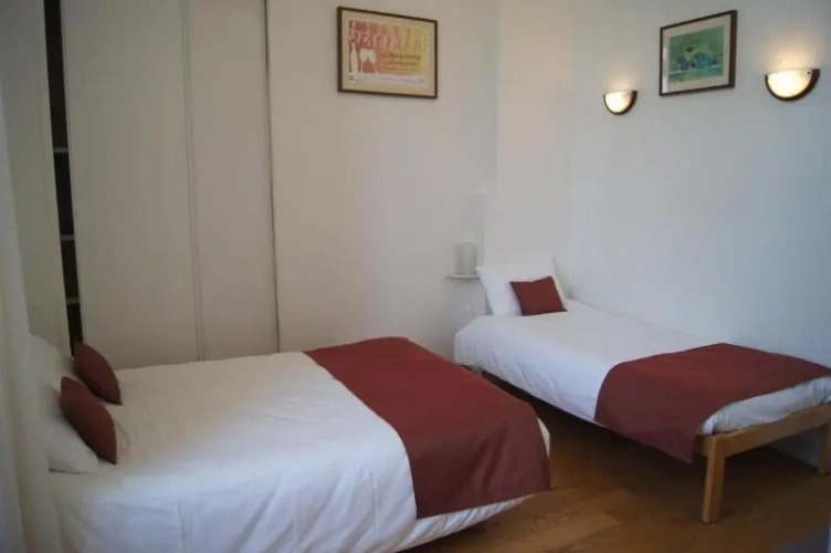 Standard Triple room