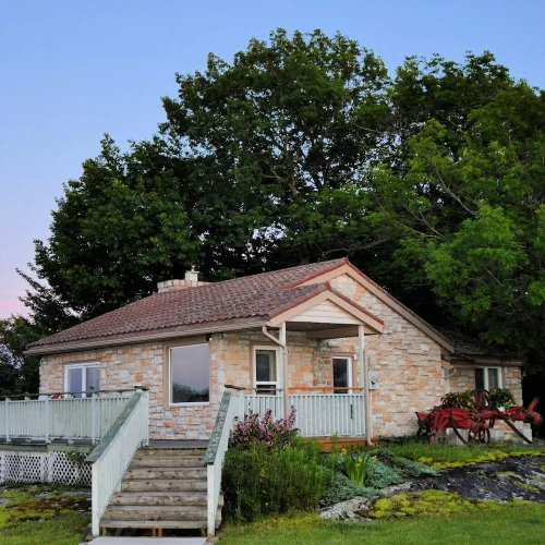 3 Bedrooms Cottage with lake view