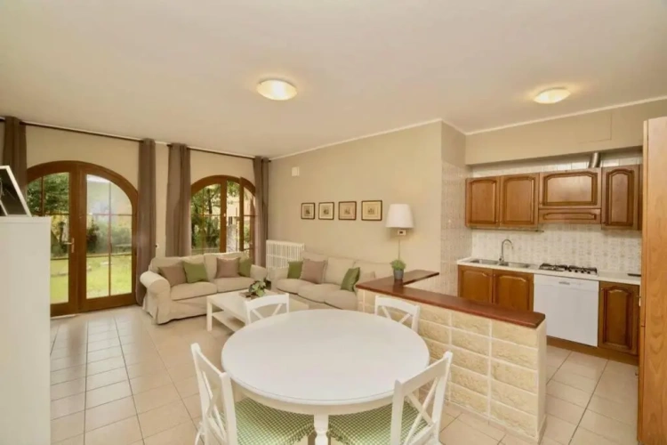 2 Bedrooms Apartment