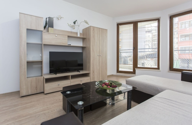 Bright 1bdr Apartment Near Center - Free Parking