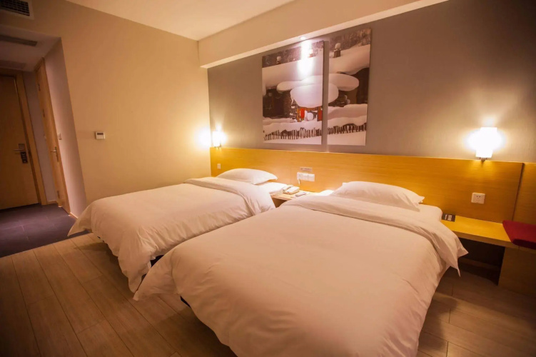 IBIS Leshan City Center Hotel