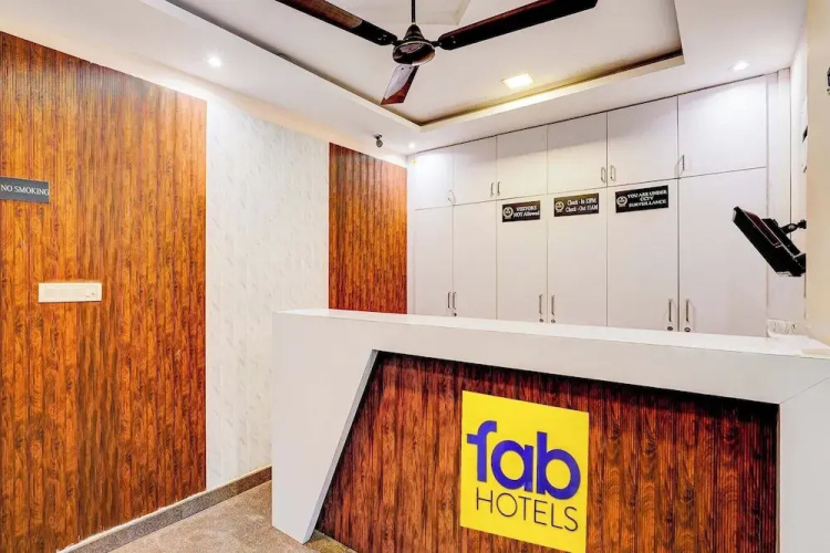 Fabhotel Emara Inn