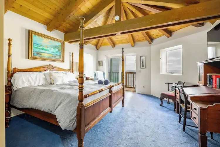 4 Bedroom With Pool in Oceanside