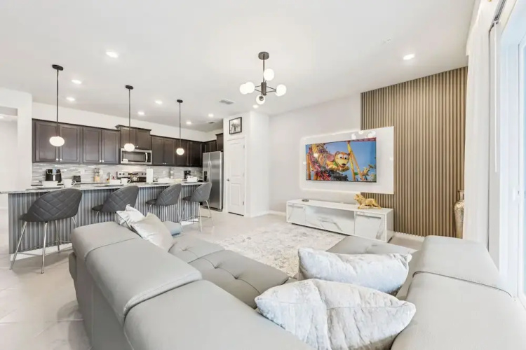 1287 Blue Paradise Way
