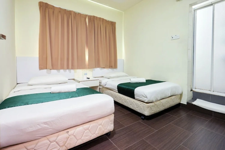 Standard Twin room with city view