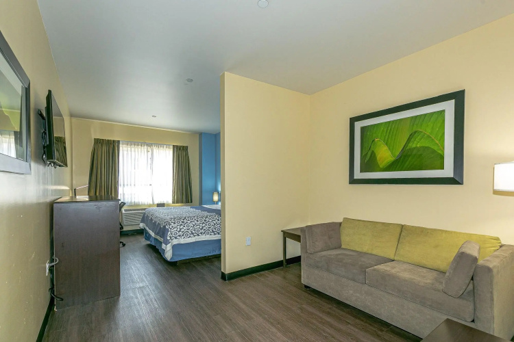 Ozone Inn & Suites