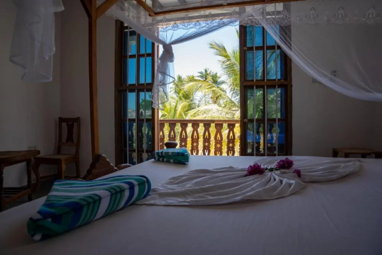 Blue Waves Hotel