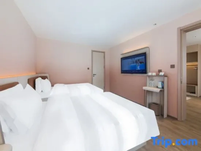 2 Bedrooms Deluxe Family Suite