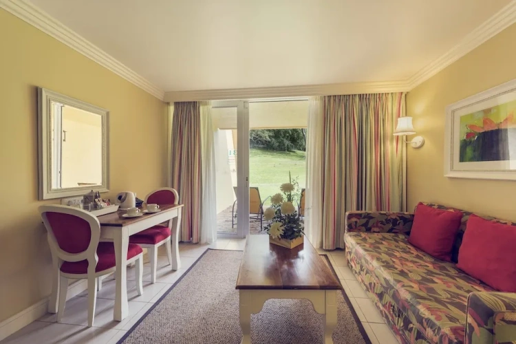 Luxury Family room with garden view