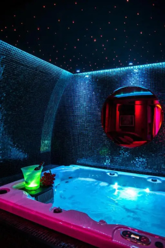 L'Insolite Spa Privatif ''Suite Luxueuse-Jacuzzi"