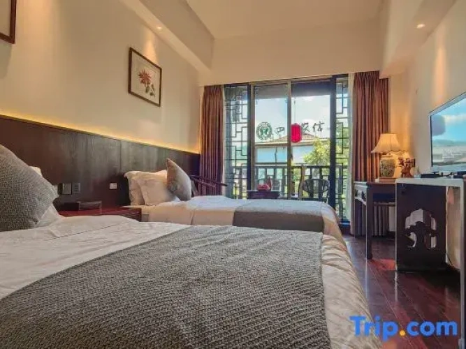 Standard room with street view