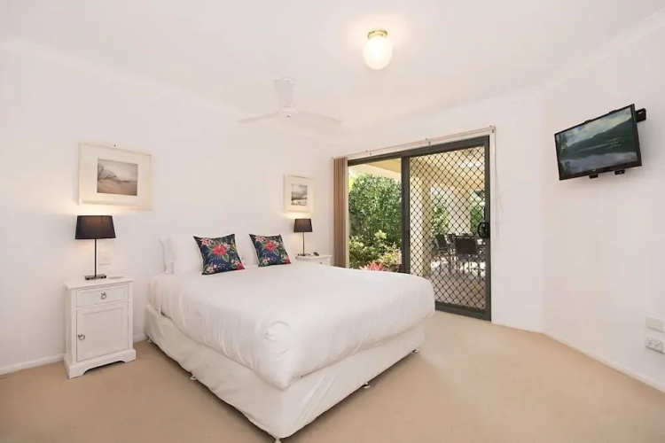 32 Beachside Way