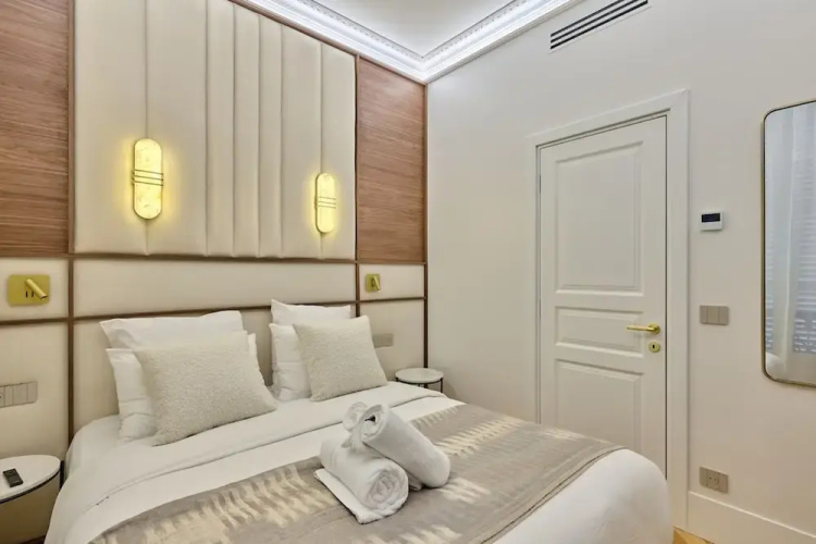 Luxurious Matignon/saint Honore Apartment