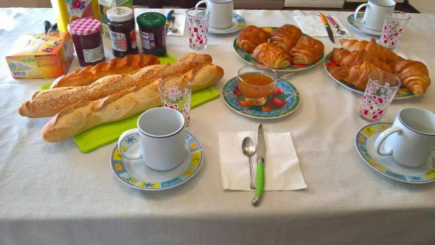 Chez Naomi