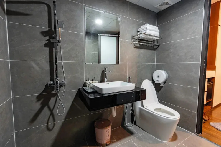 Golden Crown Hotel