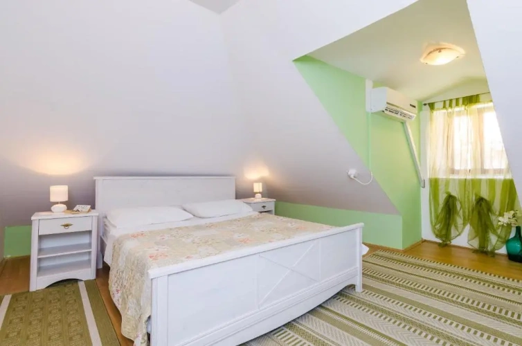 1 Bedroom Apartment with city view