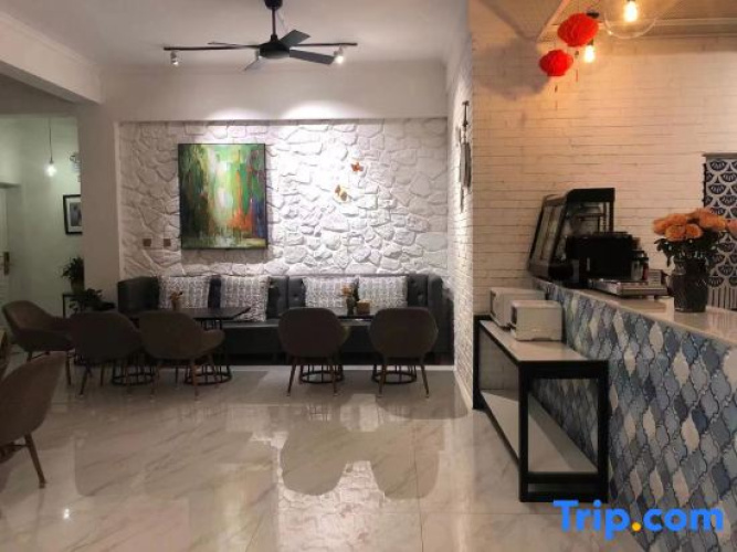 Huahaishe Lake View Inn