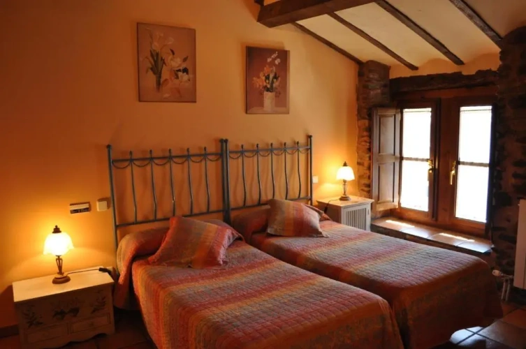 Standard Twin room with mountain view
