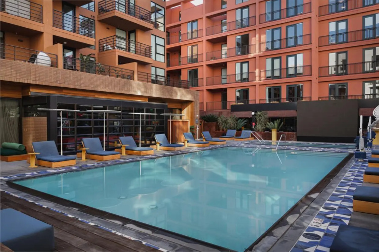 Gorgeous Hollywood Living