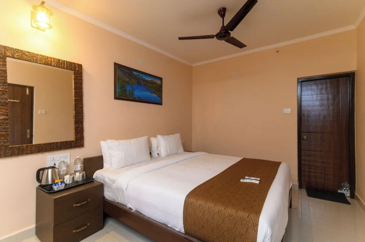 Deluxe Double room with pool view