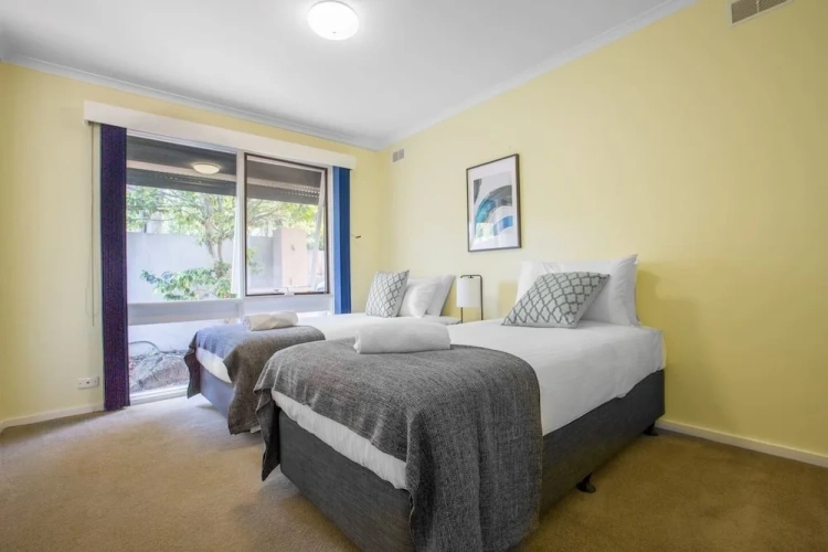 4 Bedrooms Cottage