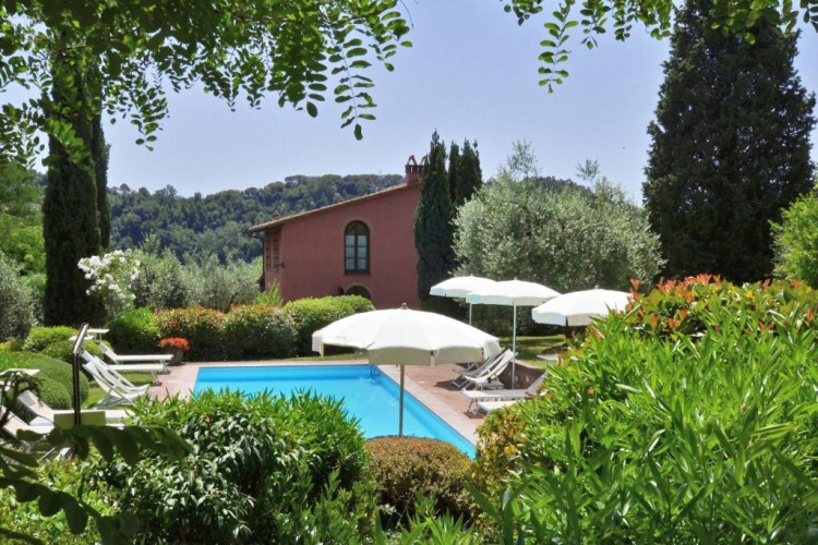 4 Bedrooms Cottage