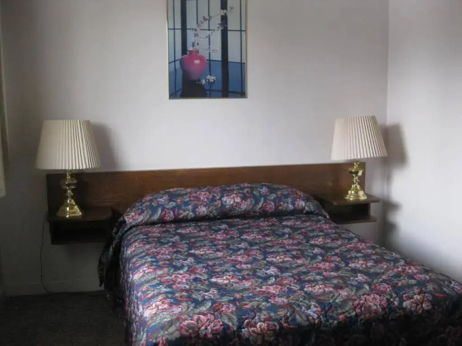 Departure Bay Motel