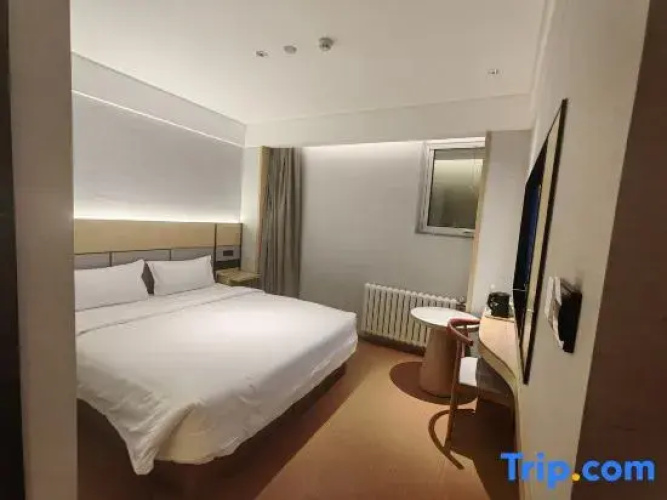 Seasonal Hotel