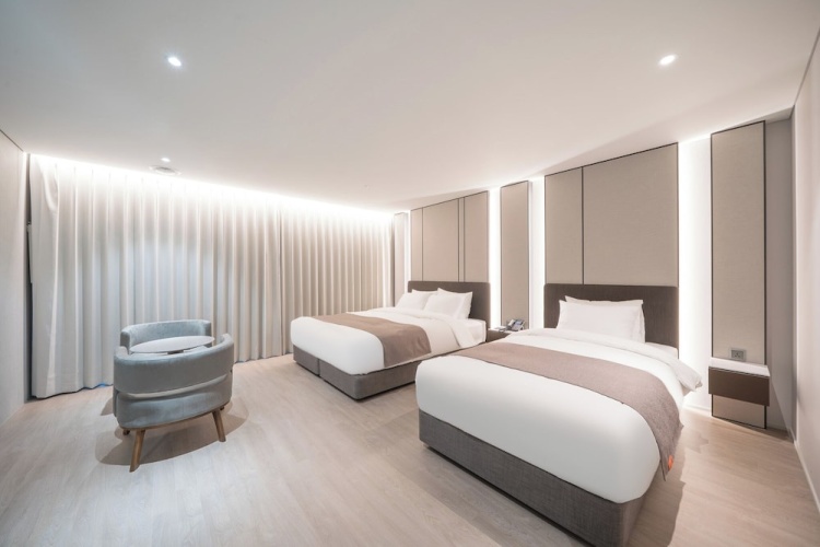 Premium Twin room with city view
