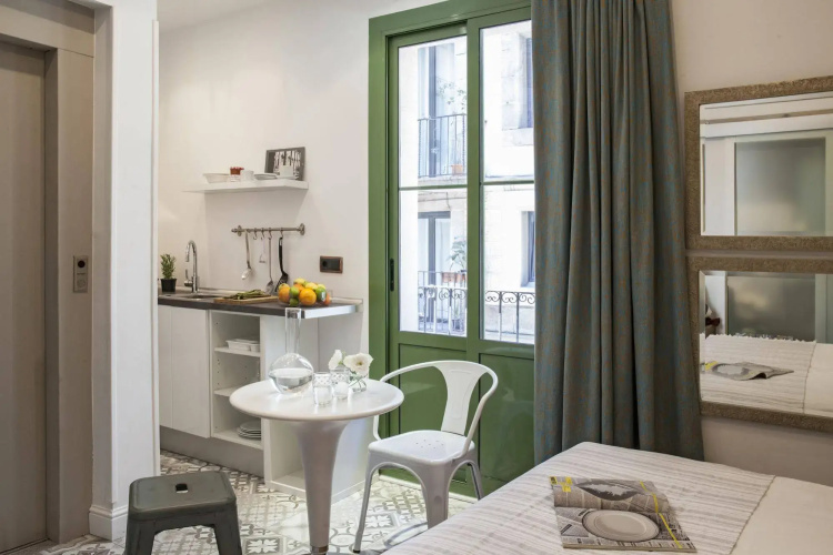 Ainb Born-damas Apartments