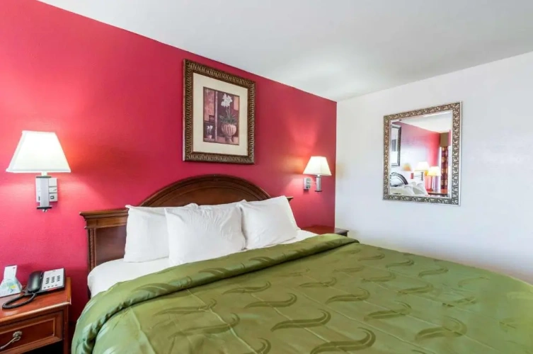 Standard Quadruple room with view