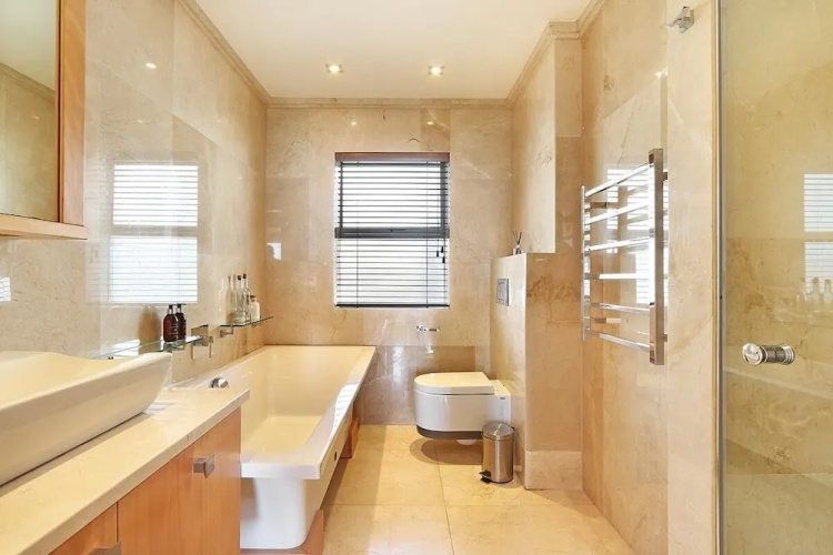 Dolphin Beach E5
