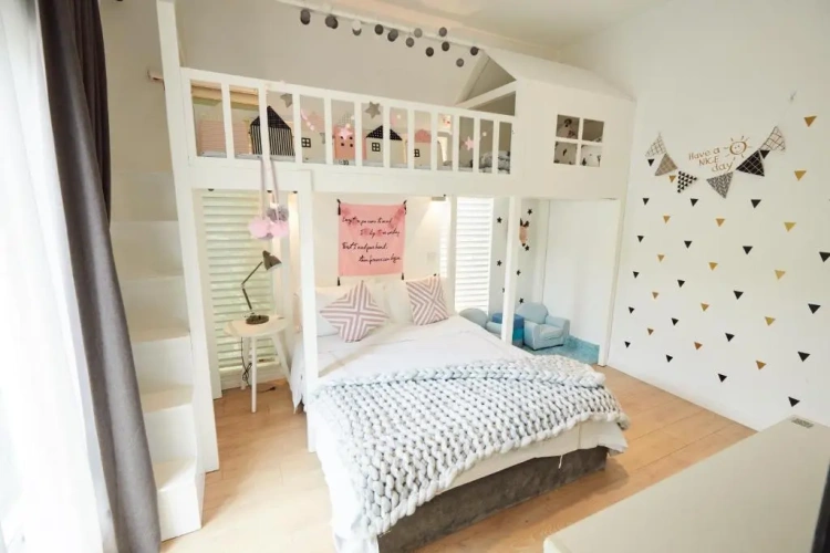 Standard Family room with garden view