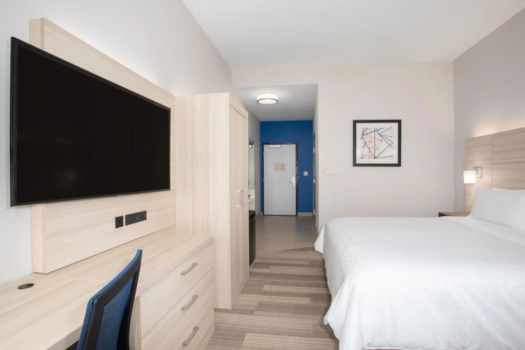 Holiday Inn Express & Suites Phoenix - Glendale Sports Dist by IHG