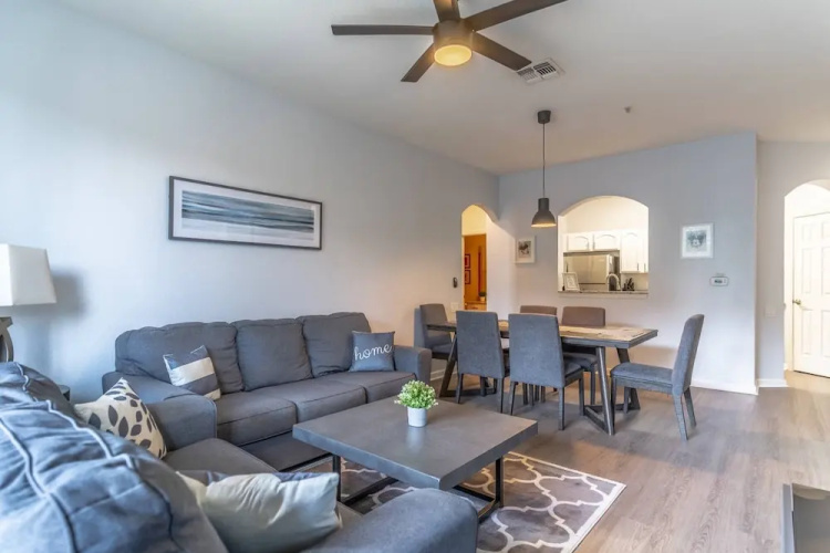 2821 Windsor Hills