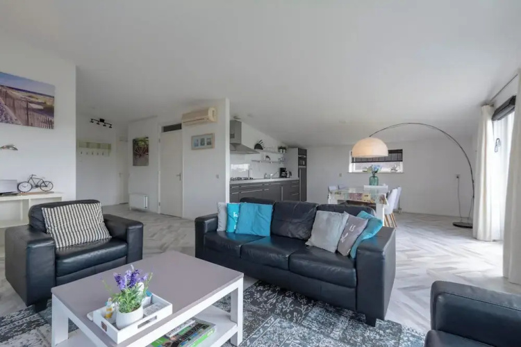 Beachside Apartment With Balcony