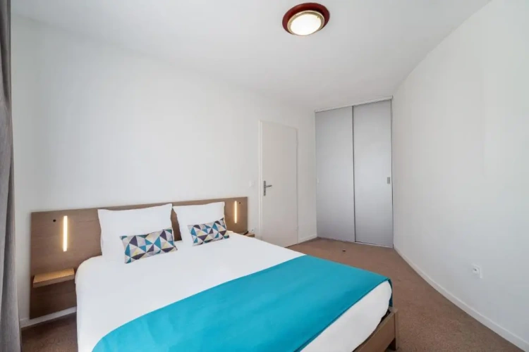 2 Bedrooms Apartment