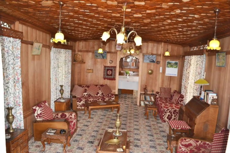 New Peony Houseboat