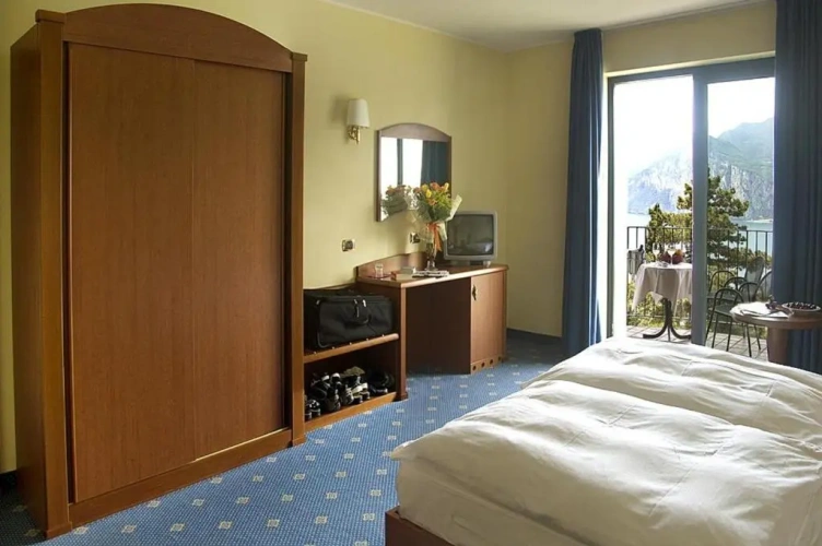 Standard Quadruple room with lake view