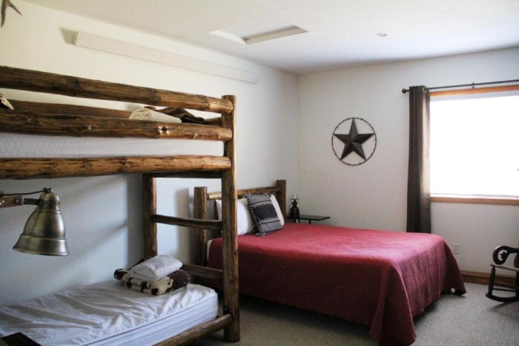 4 Bedrooms Cottage